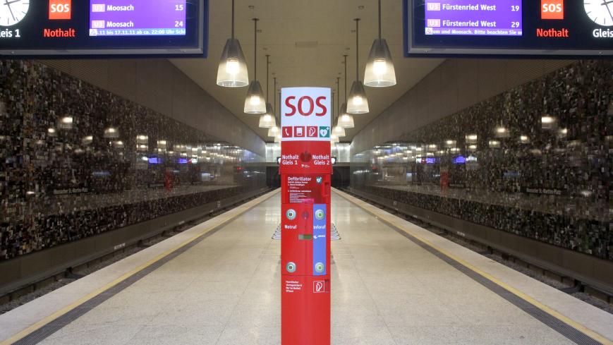 Notrufsäulen im U-Bahnhof Moosach, Foto: LHM/Nagy