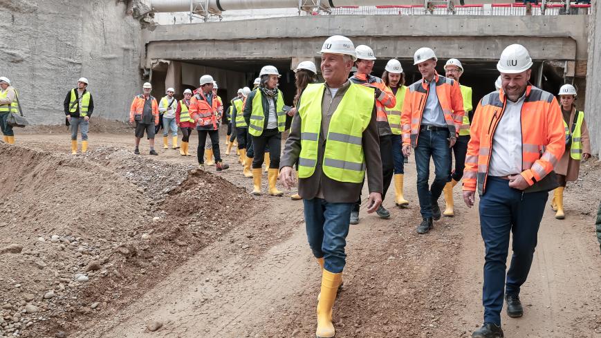 Teaserbild OB Dieter Reiter beim Baustellenrundgang; Quelle: L. Simon